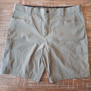 Orvis Men's Performance Size‎ 40 Shorts Olive Green with Pockets and Logo